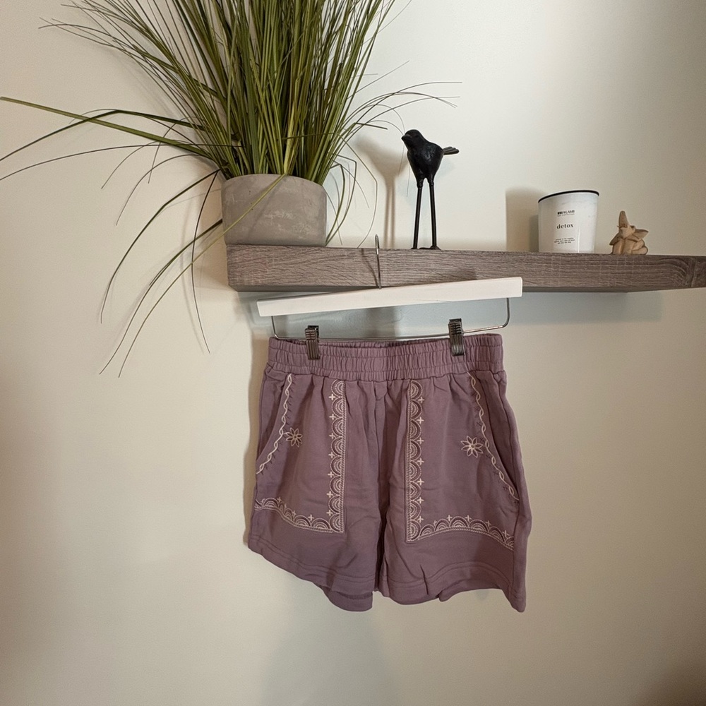 In loom NWT Women's Purple Embroidered Sweatshirt short set - Picture 6 of 6